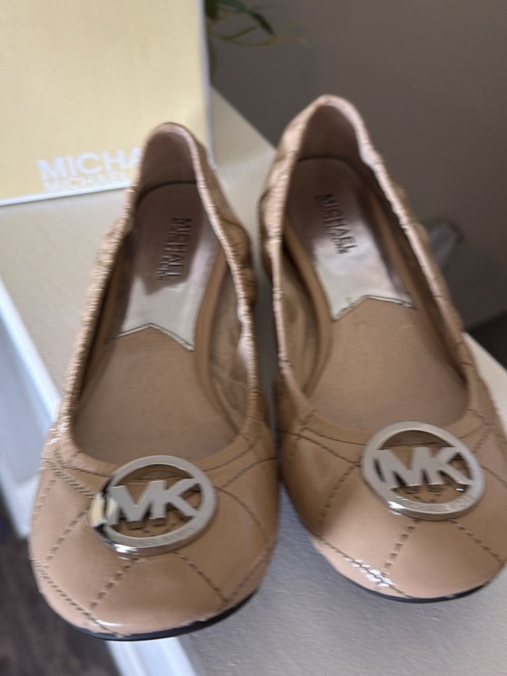 Michael Kors Beige Quilted Leather MK Logo Ballet Flats - Picture 2 of 5